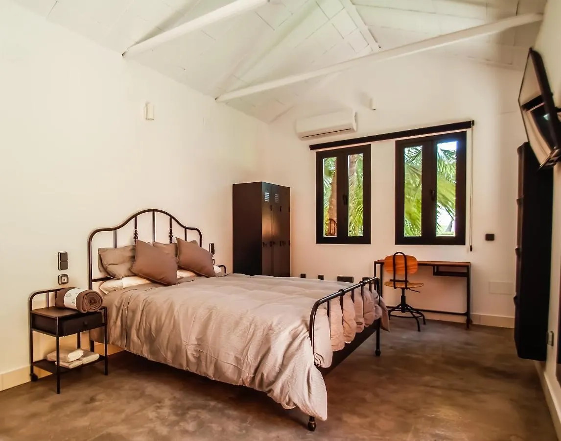 Villa Regionalista 1919: Seaside Retreat with Heated Pool Malaga