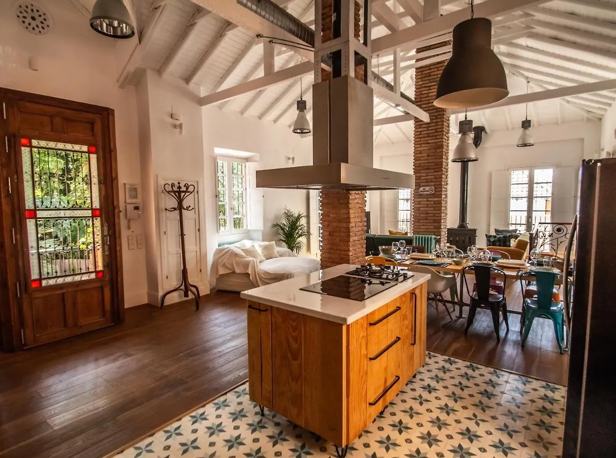 Villa Regionalista 1919: Seaside Retreat with Heated Pool Malaga