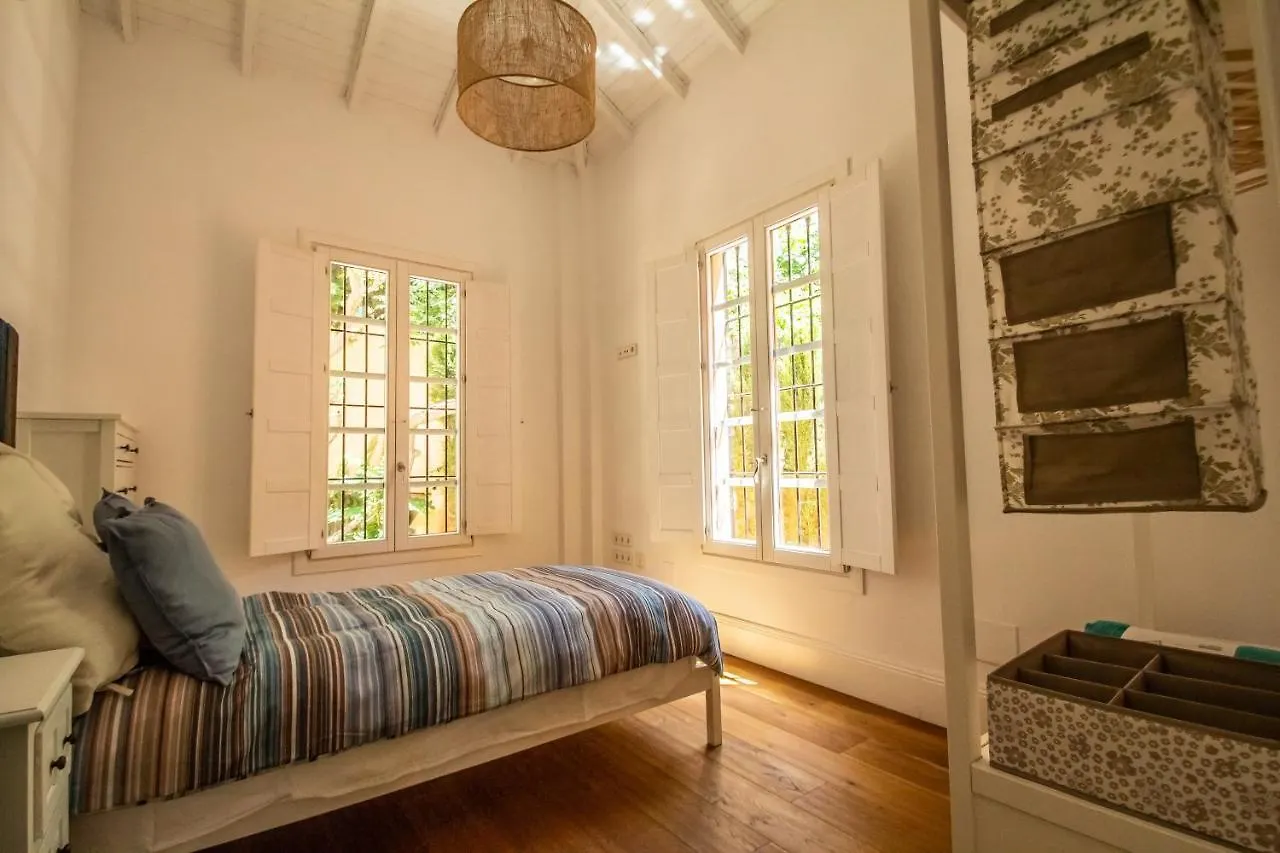 Villa Regionalista 1919: Seaside Retreat with Heated Pool Malaga