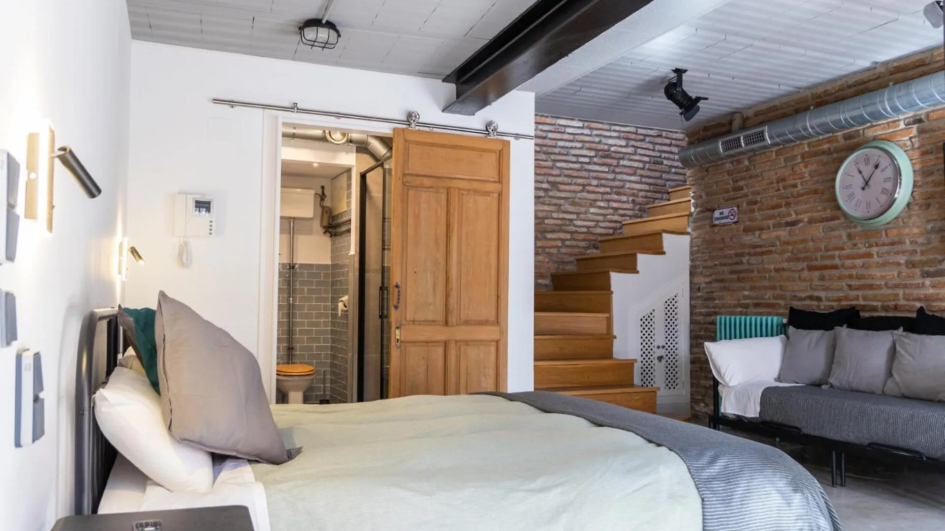 Villa Regionalista 1919: Seaside Retreat with Heated Pool Malaga Spain