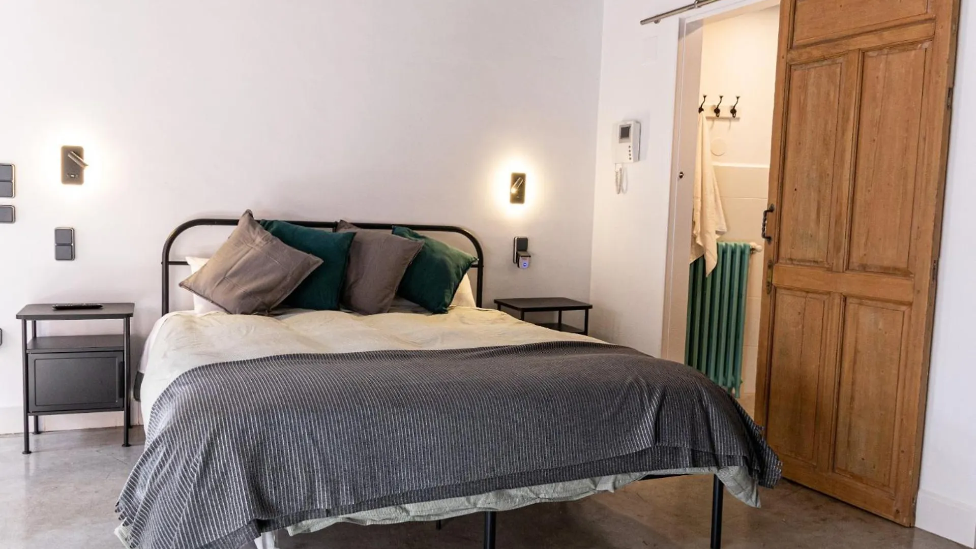 Villa Regionalista 1919: Seaside Retreat with Heated Pool Malaga